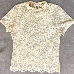 Poof brand off-white lace top, short sleeve, keyhole button back, medium.